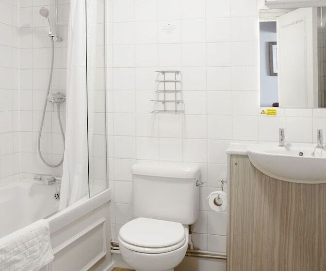 فندق The Old Bell   Warminster