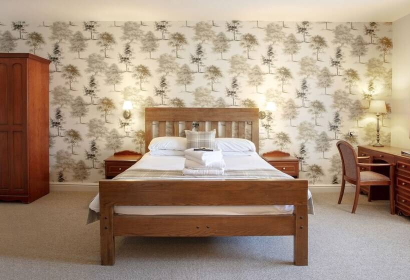 فندق The Old Bell   Warminster