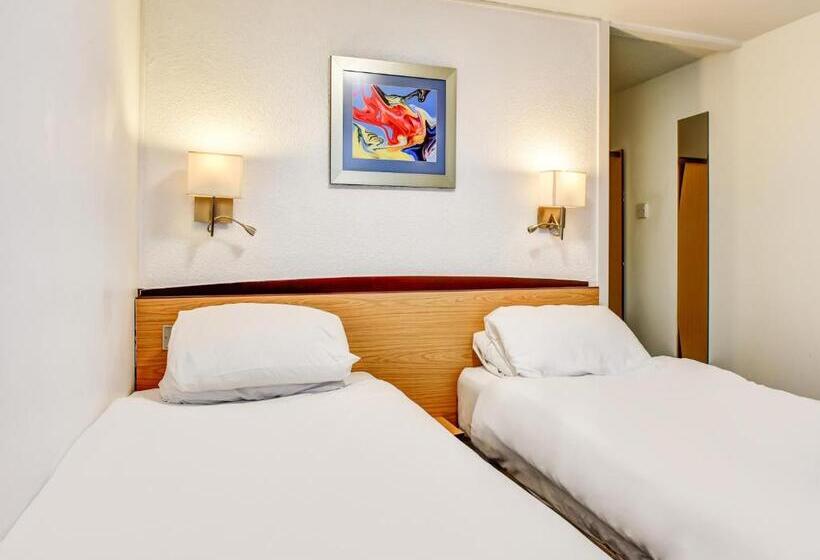 The Hotel Rafiya, Redditch