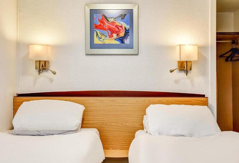 The Hotel Rafiya, Redditch