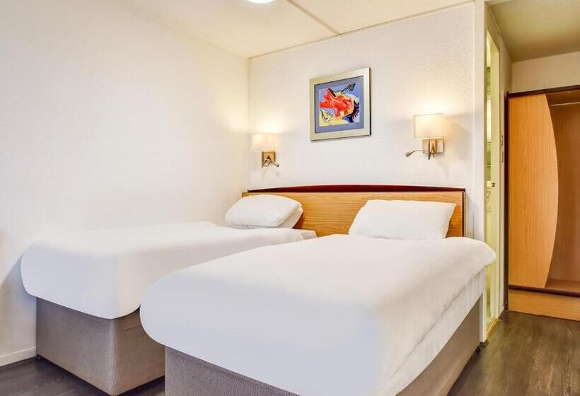 The Hotel Rafiya, Redditch