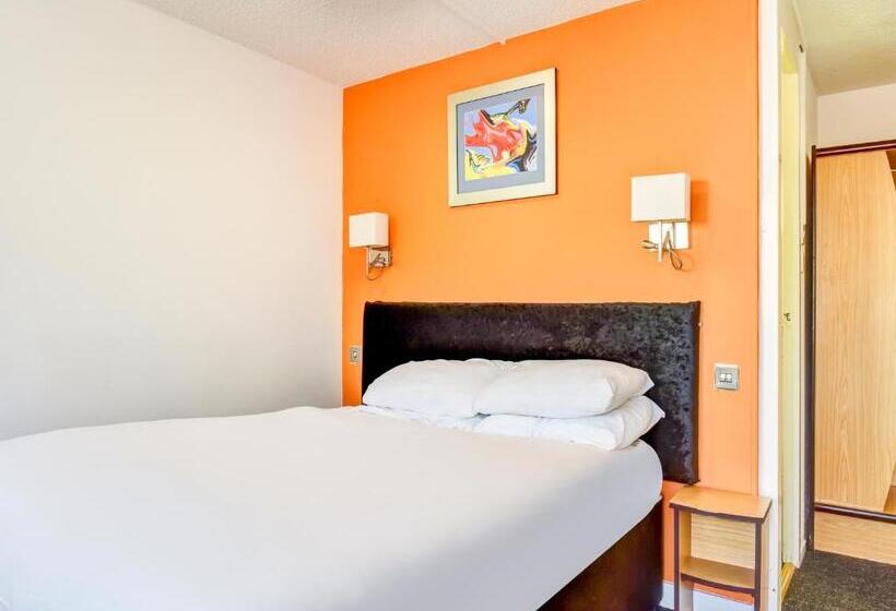 The Hotel Rafiya, Redditch