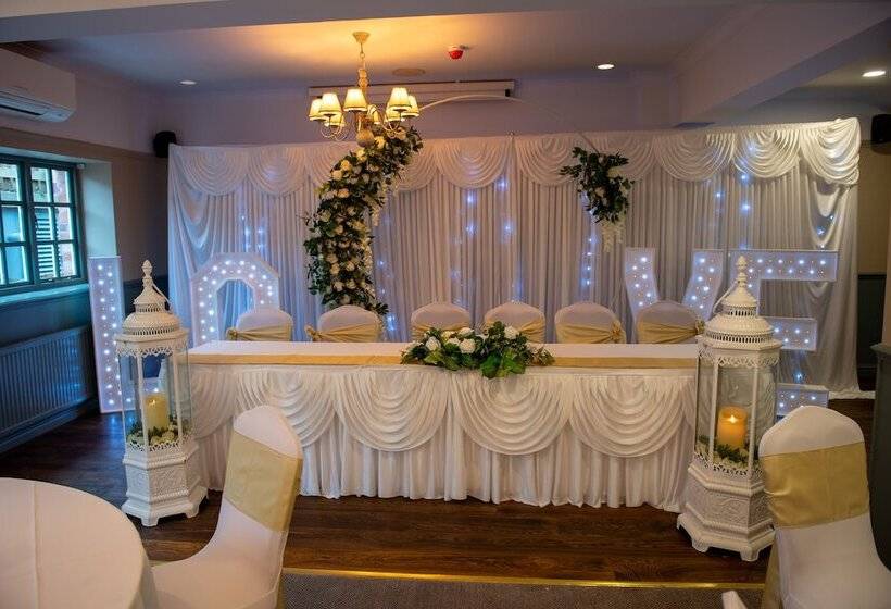 فندق The Red Lion Inn By Chef & Brewer Collection