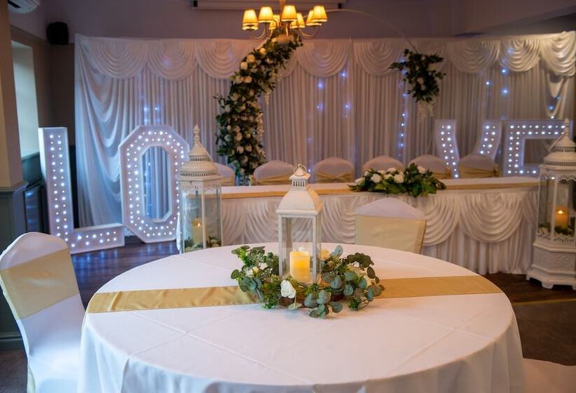 فندق The Red Lion Inn By Chef & Brewer Collection