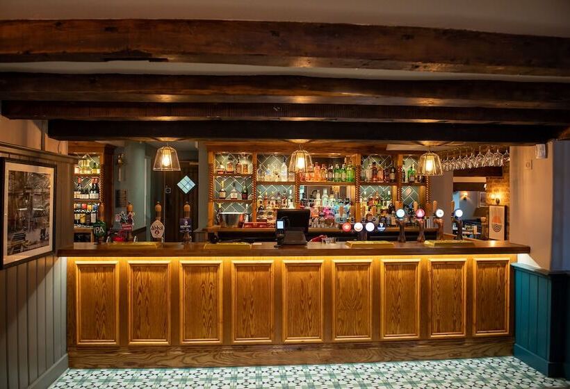 فندق The Red Lion Inn By Chef & Brewer Collection