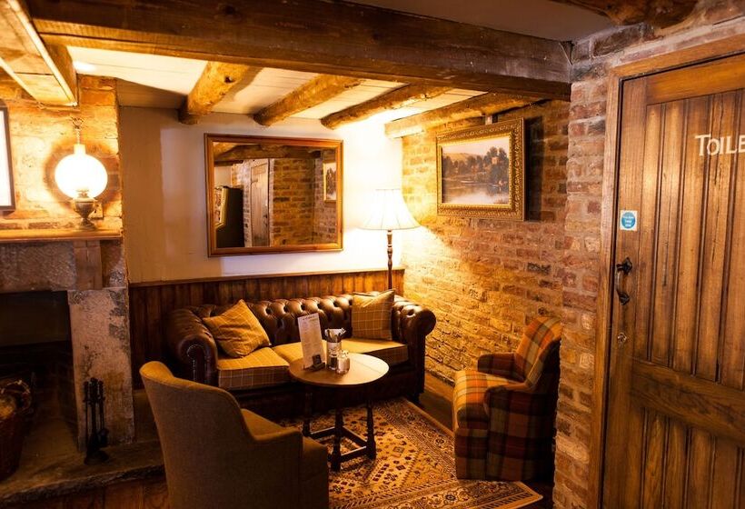 فندق The Red Lion Inn By Chef & Brewer Collection