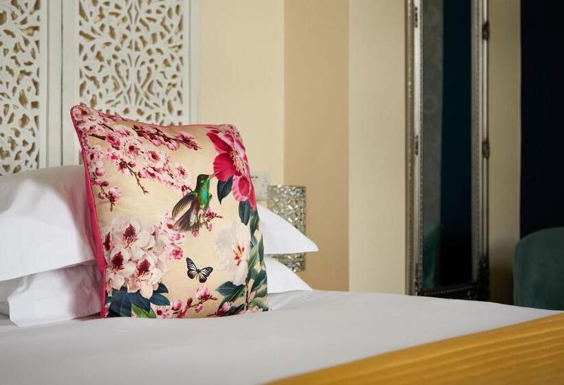 Отель The Royal Adelaide