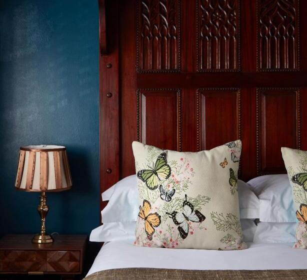 Отель The Royal Adelaide