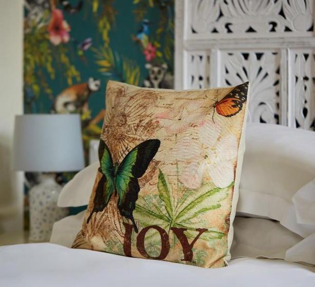 Отель The Royal Adelaide