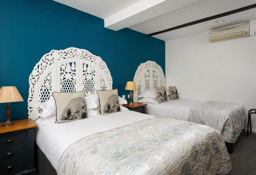 Отель The Royal Adelaide