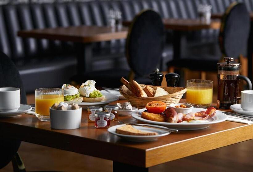 Отель The Royal Adelaide