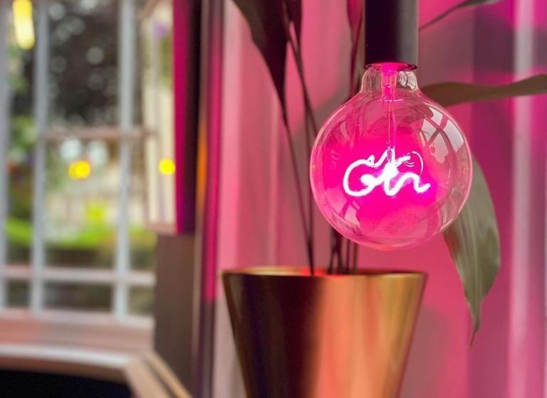 Отель The Royal Adelaide