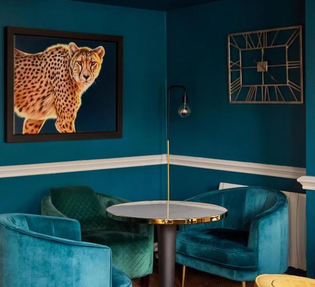 Отель The Royal Adelaide