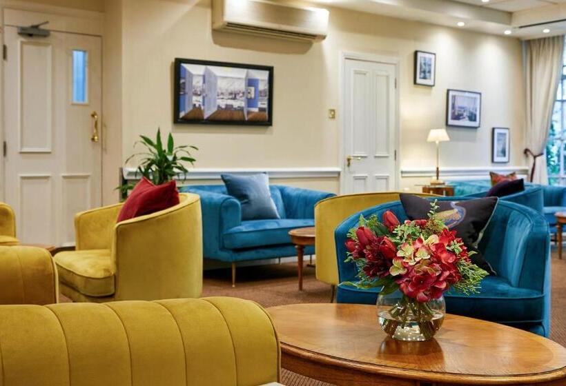 Отель The Royal Adelaide