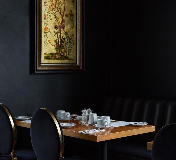 Отель The Royal Adelaide