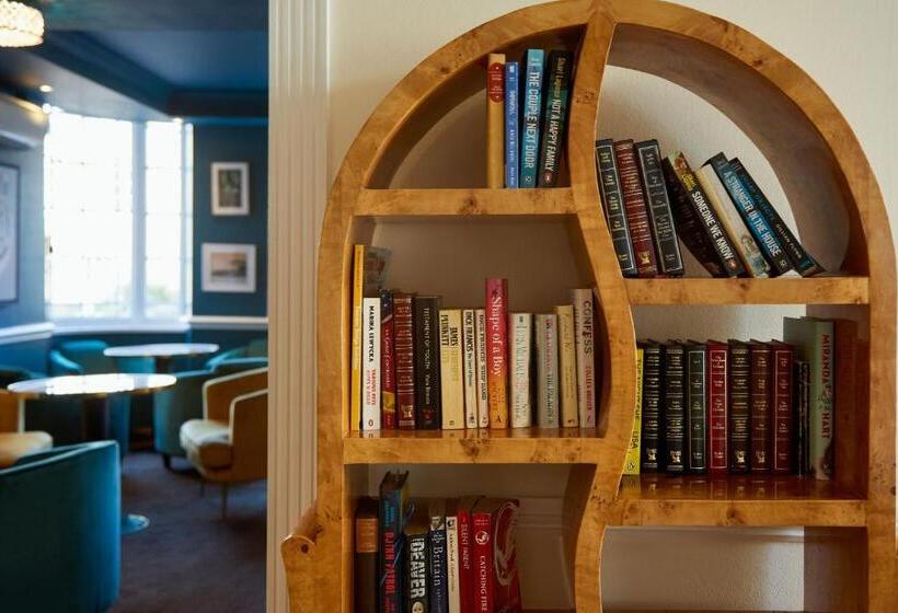 Отель The Royal Adelaide