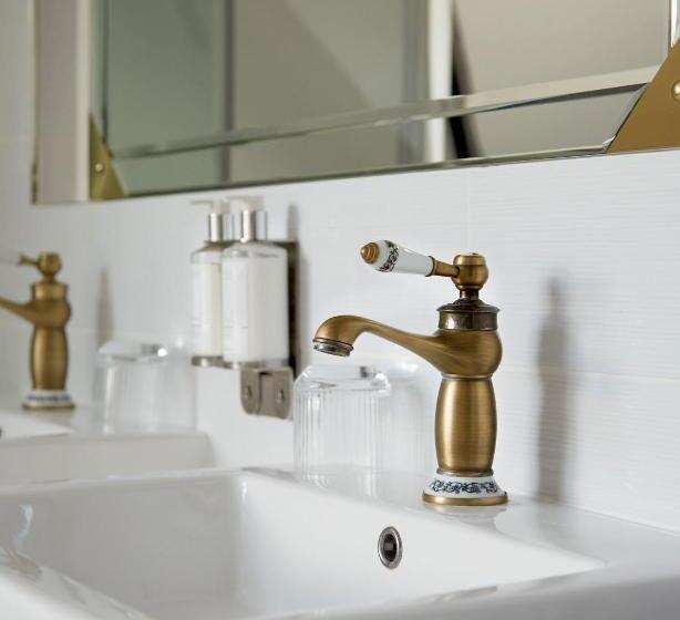 Отель The Royal Adelaide