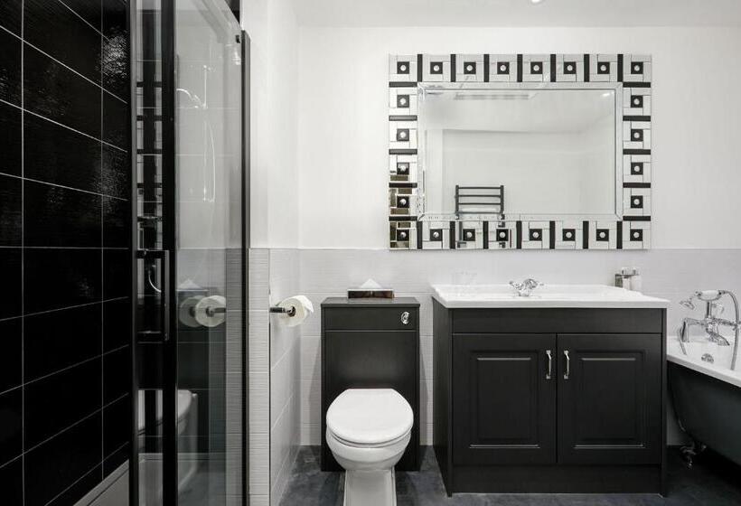 Отель The Royal Adelaide