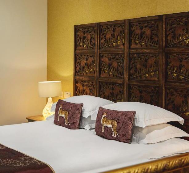 Отель The Royal Adelaide