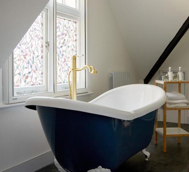 Отель The Royal Adelaide