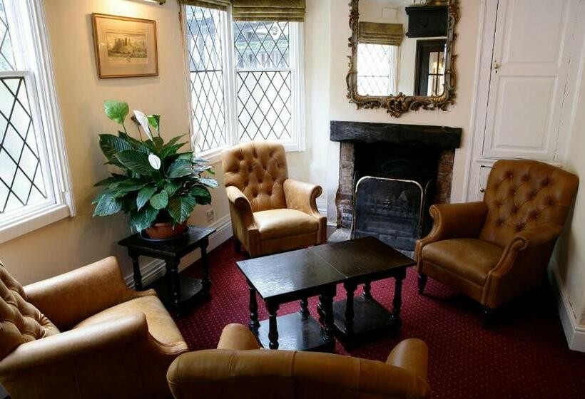 בית מלון כפרי The Saracens Head