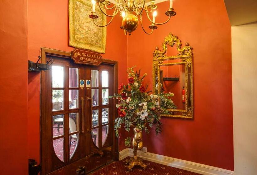 בית מלון כפרי The Saracens Head