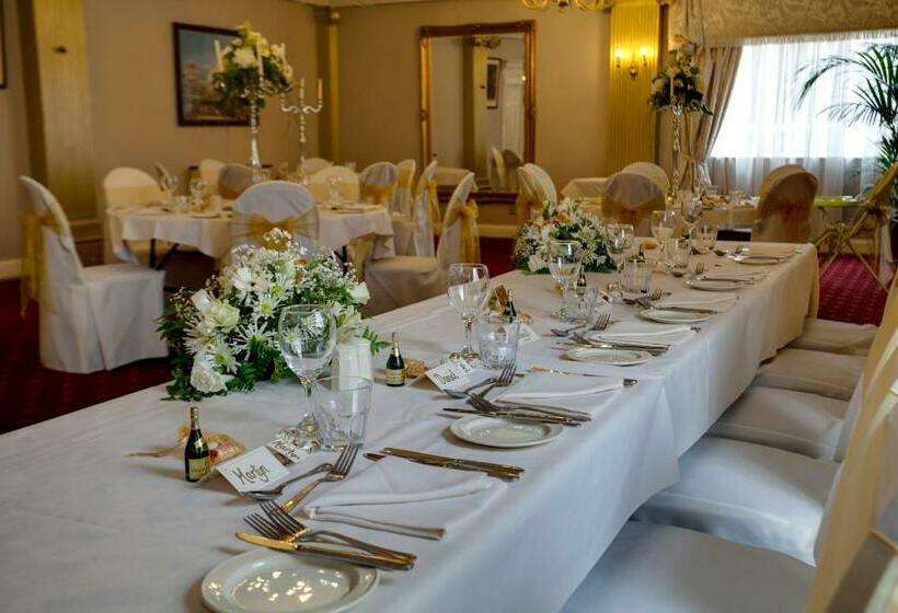 בית מלון כפרי The Saracens Head