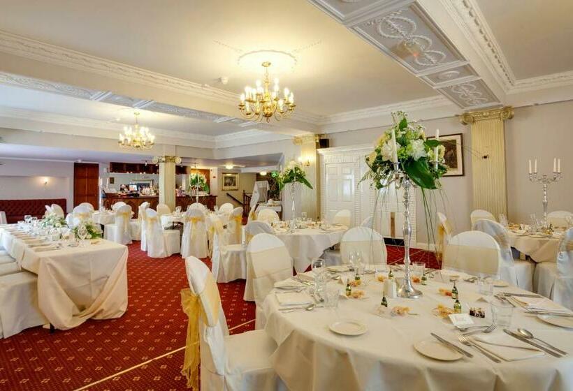 בית מלון כפרי The Saracens Head