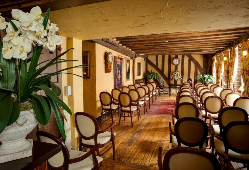 בית מלון כפרי The Saracens Head