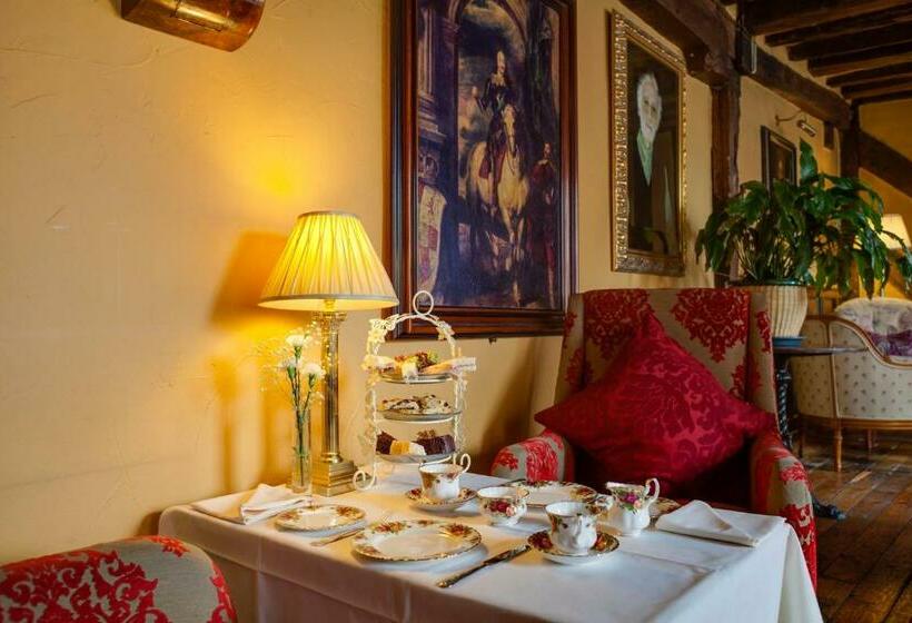 בית מלון כפרי The Saracens Head