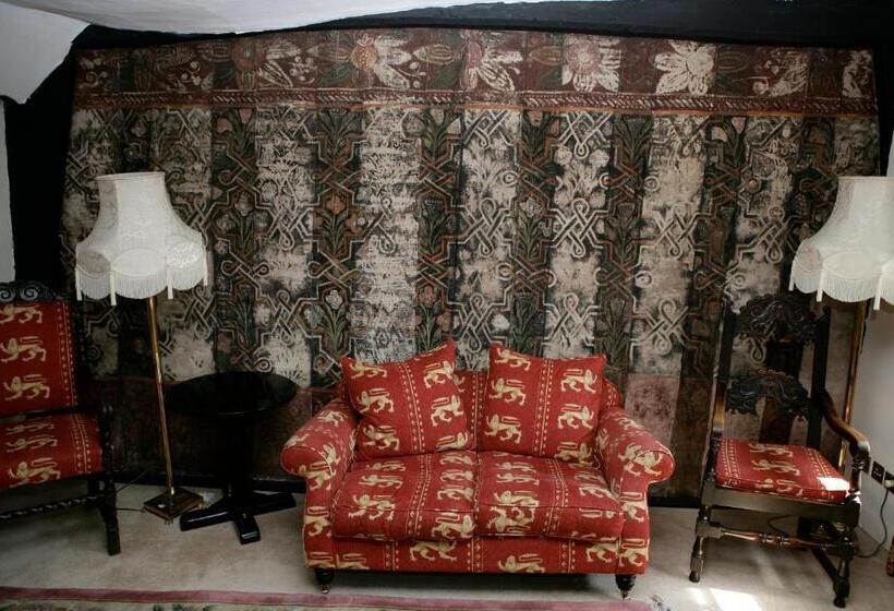 בית מלון כפרי The Saracens Head