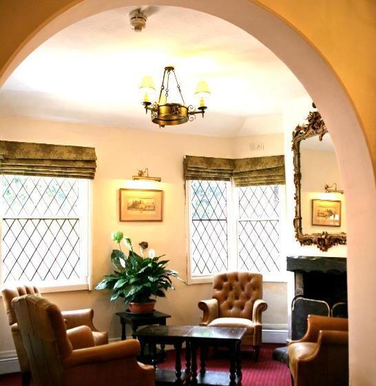 בית מלון כפרי The Saracens Head