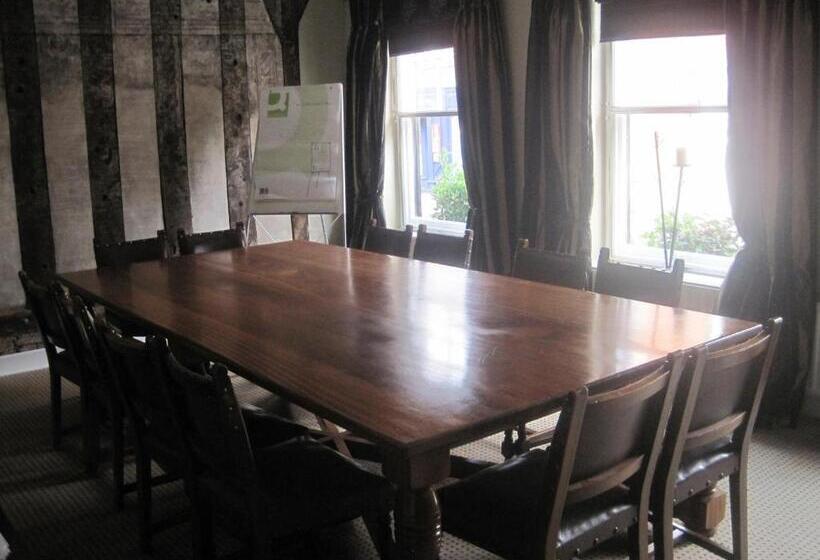 בית מלון כפרי The Saracens Head