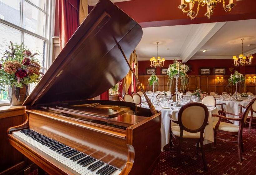 בית מלון כפרי The Saracens Head