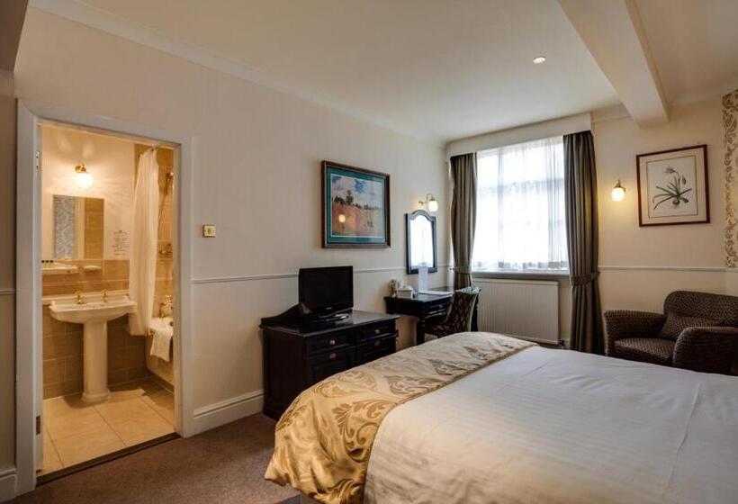 בית מלון כפרי The Saracens Head