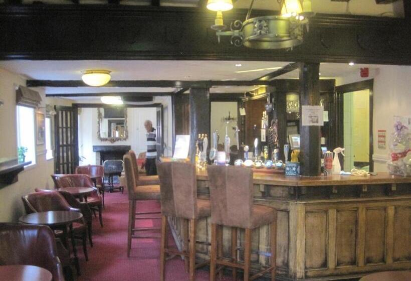 בית מלון כפרי The Saracens Head