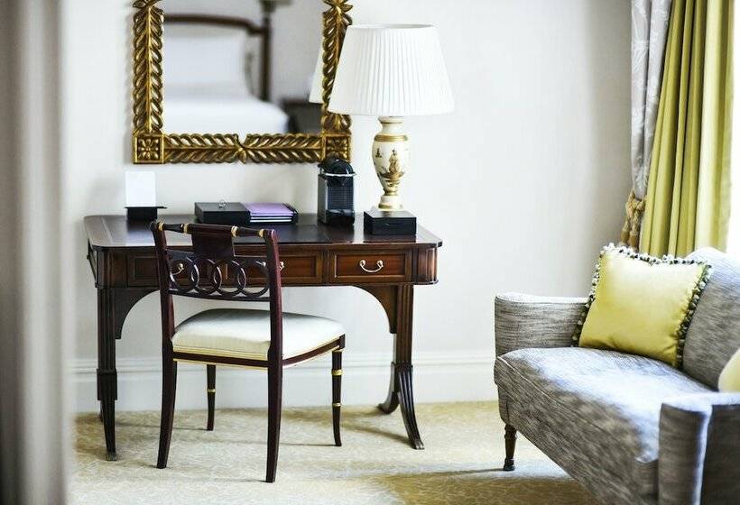 Отель The Savoy