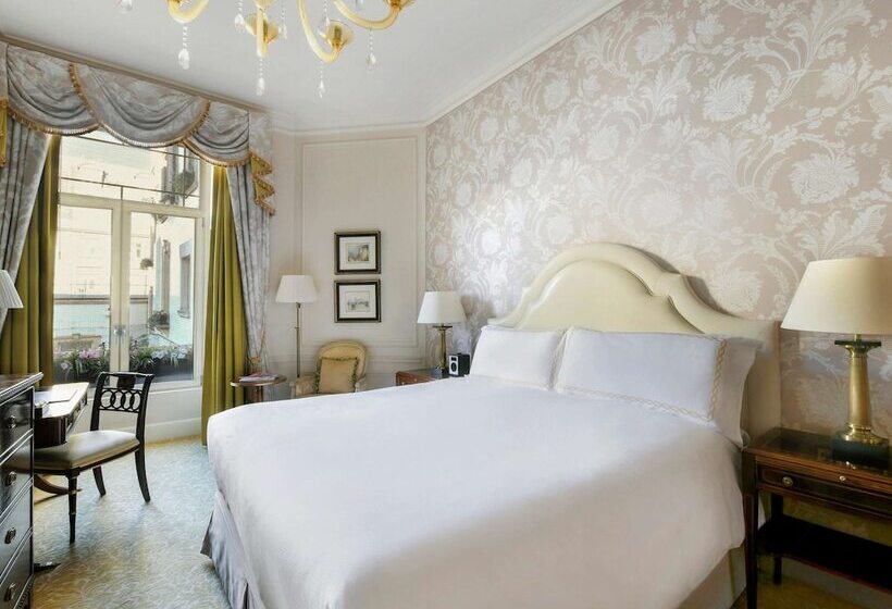 בית מלון כפרי The Savoy