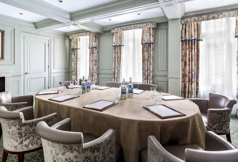 هتل The Stafford  London