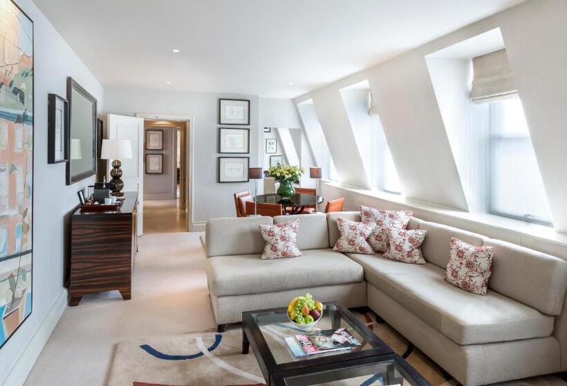 هتل The Stafford  London