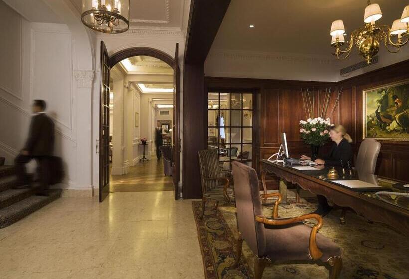 Отель The Stafford  London