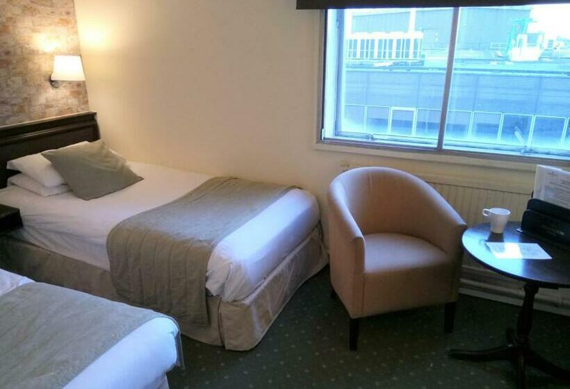 Отель The Strathdon