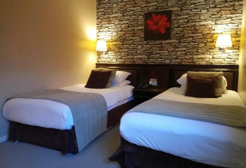 Отель The Strathdon