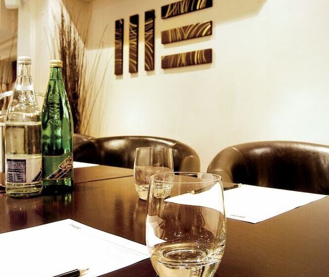 Отель Thistle London Bloomsbury Park