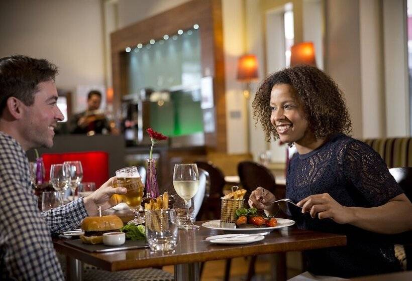 Отель Thistle London Bloomsbury Park