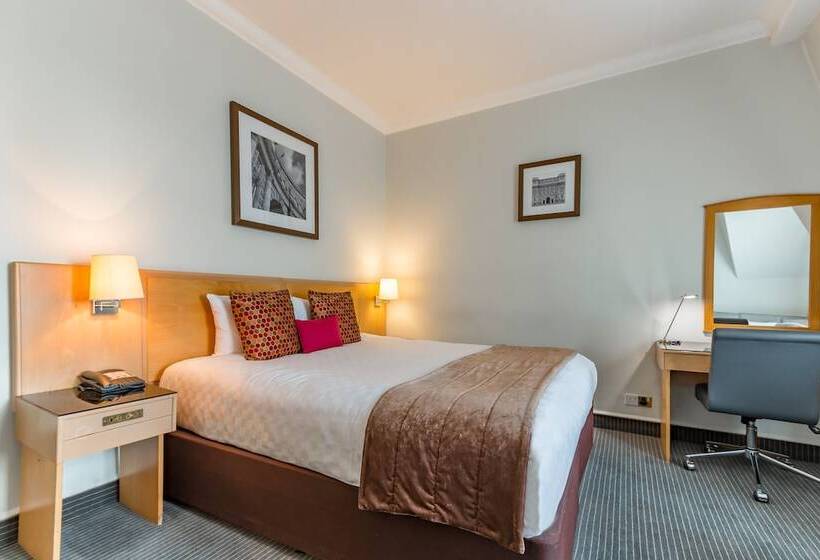 Отель Thistle London Bloomsbury Park