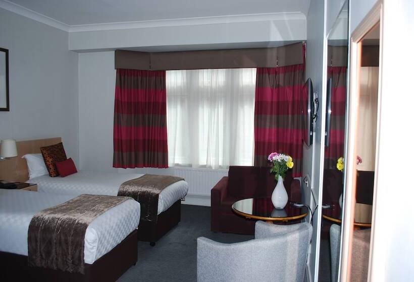 Отель Thistle London Bloomsbury Park