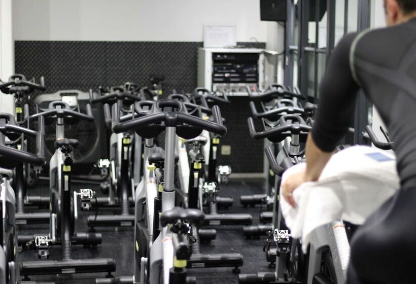 Отель The Waldorf Hilton London