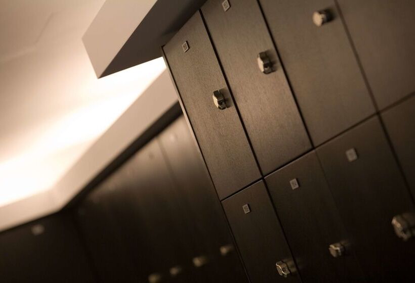 هتل The Waldorf Hilton London