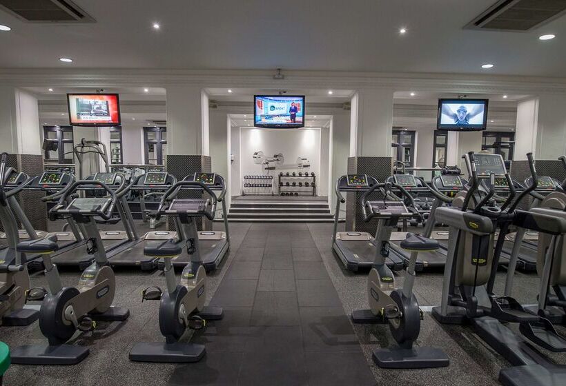 هتل The Waldorf Hilton London